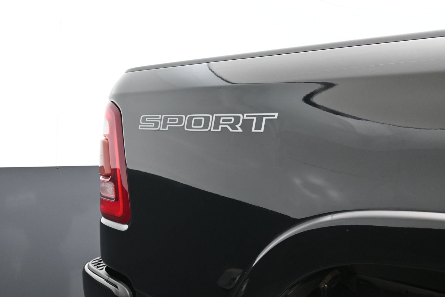 Used 2020 RAM 1500 Laramie w/ Sport Appearance Package AWD/4WD image 21