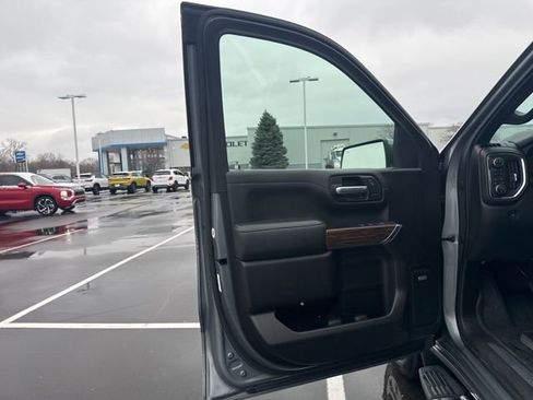 Used 2021 Chevrolet Silverado 1500 High Country w/ Technology Package image 12