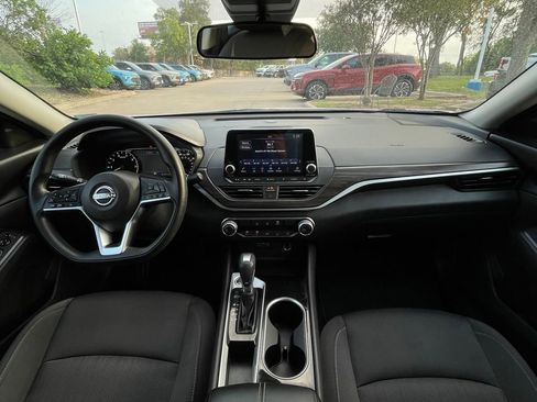 Used 2024 Nissan Altima 2.5 SV FWD image 11