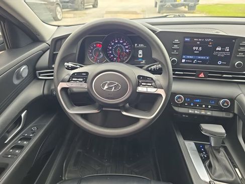 Used 2023 Hyundai Elantra SEL image 10