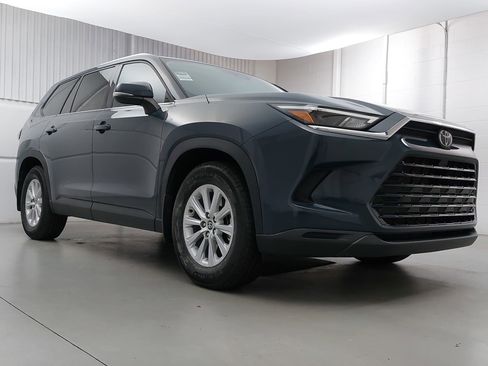 Used 2024 Toyota Grand Highlander AWD image 9