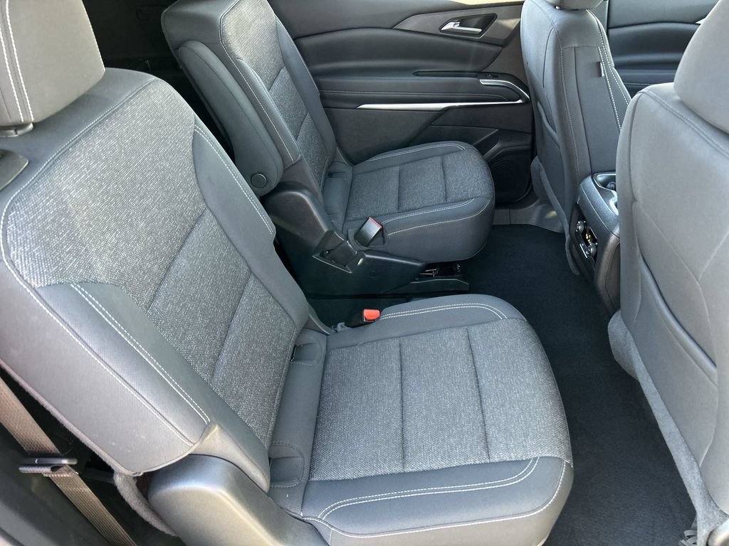 Used 2025 Chevrolet Traverse LT FWD image 27