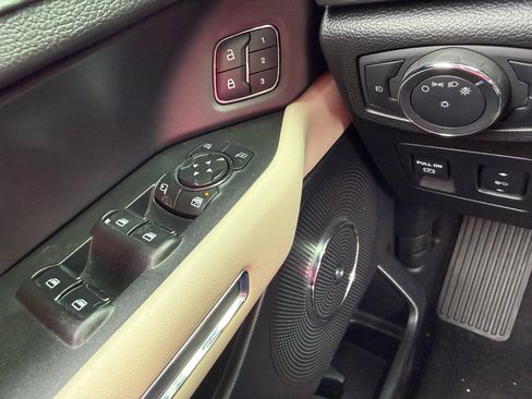 Used 2019 Ford Expedition Platinum image 16