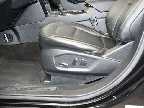 Used 2018 Ford Explorer XLT w/ Equipment Group 202A FWD image 21