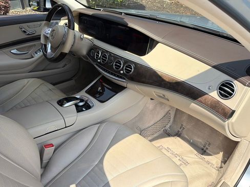 Used 2019 Mercedes-Benz S 560 Sedan image 32