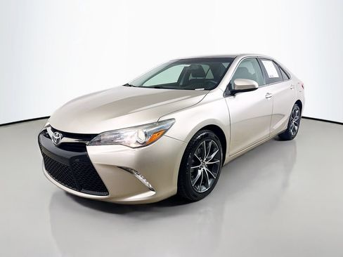 Used 2015 Toyota Camry XSE image 3