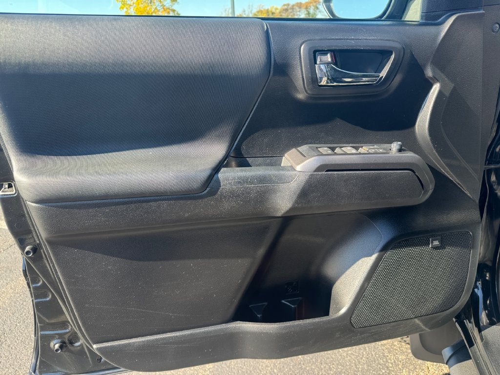 Used 2022 Toyota Tacoma TRD Sport w/ TRD Premium Sport Package AWD/4WD image 18