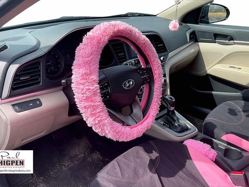 Used 2020 Hyundai Elantra SE w/ Cargo Package (C1) image 13