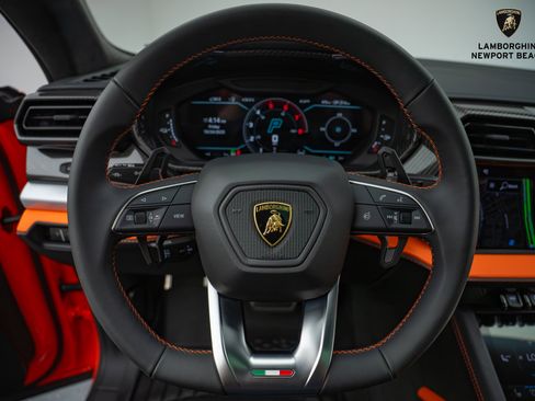 Used 2025 Lamborghini Urus SE image 26
