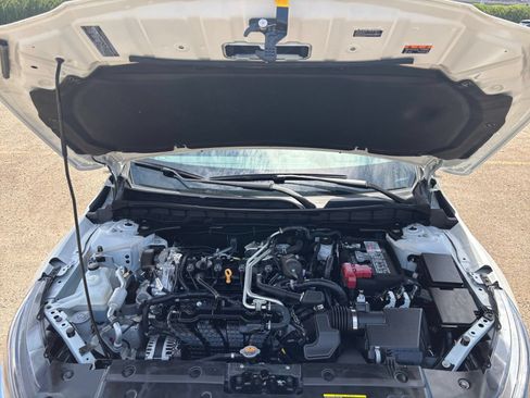 Used 2025 Nissan Altima 2.5 SV FWD image 32