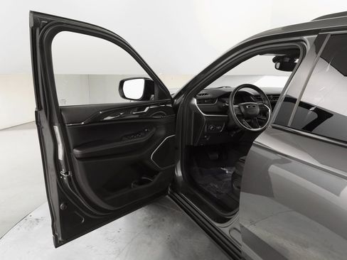 Certified 2022 Jeep Grand Cherokee Altitude image 17