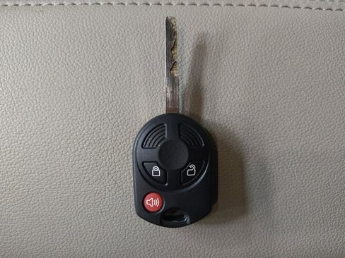 Used 2017 Ford Escape SE FWD image 32
