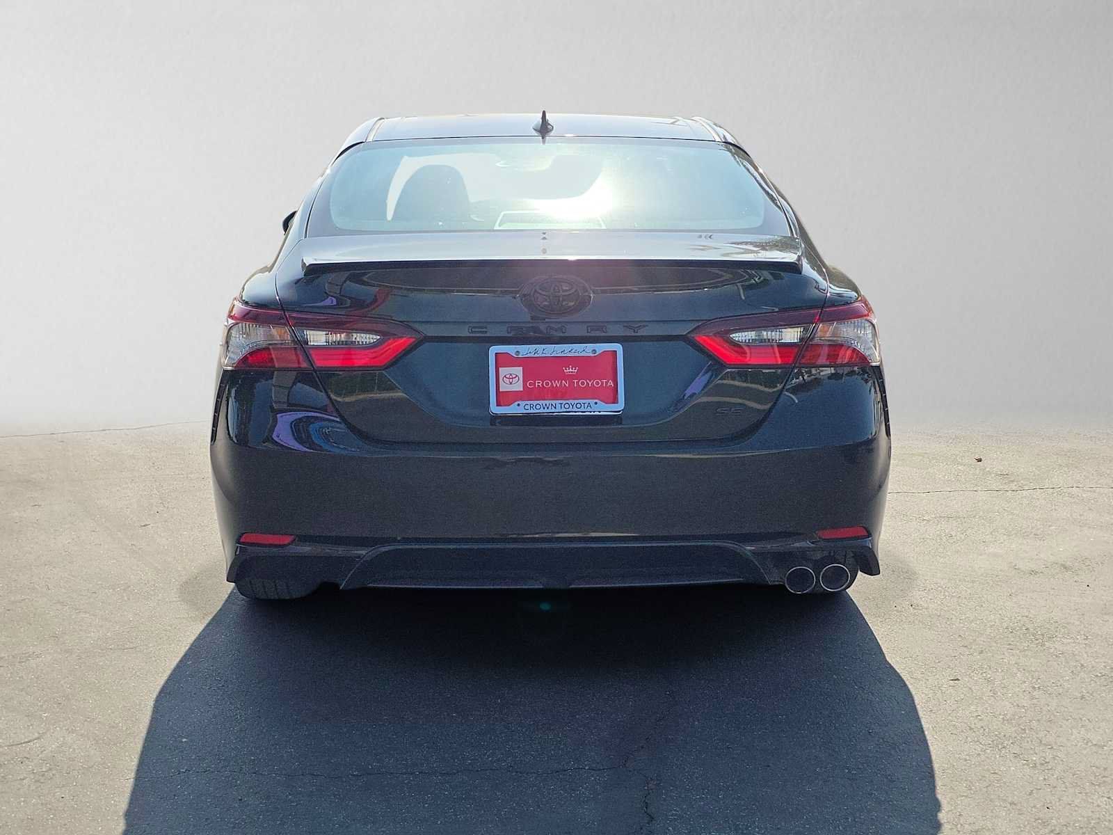 Used 2021 Toyota Camry SE FWD image 4
