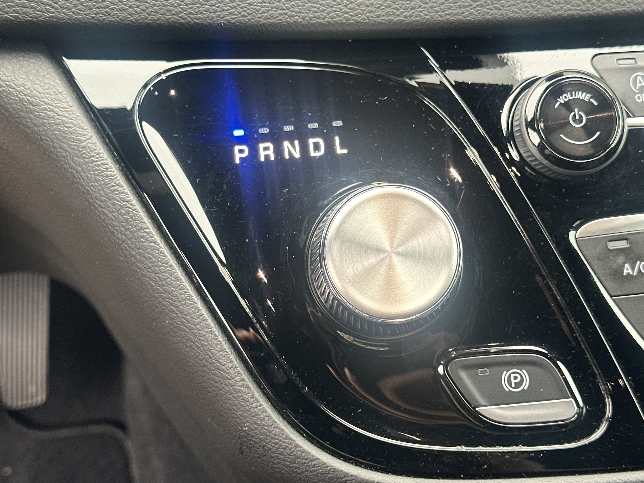 Used 2025 Chrysler Pacifica Select FWD image 28