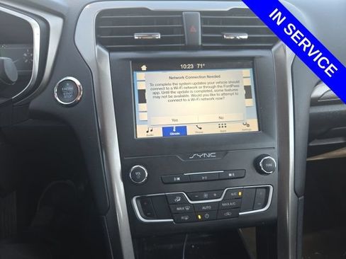 Used 2019 Ford Fusion SE FWD image 9