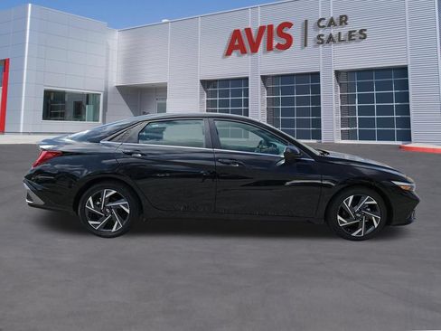 Used 2025 Hyundai Elantra SEL FWD image 5