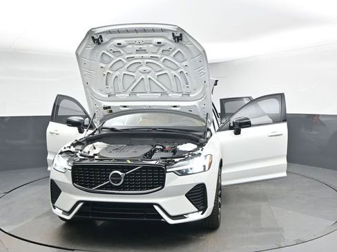 Used 2023 Volvo XC60 B5 Ultimate w/ Climate Package image 55