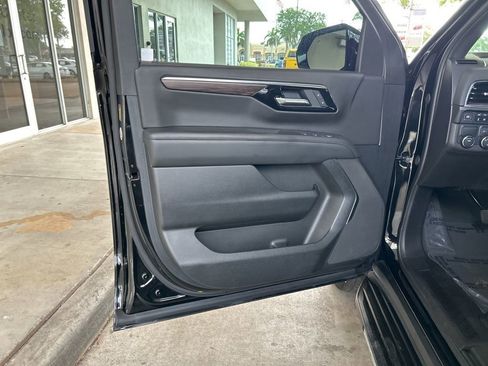 Used 2025 Chevrolet Suburban LS image 44