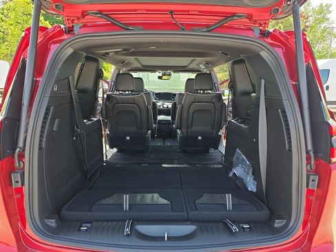 New 2027 Chrysler Pacifica Limited FWD image 14