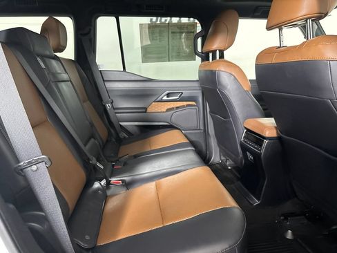 Used 2024 Lexus GX 550 w/ Cold Area Package AWD/4WD image 28