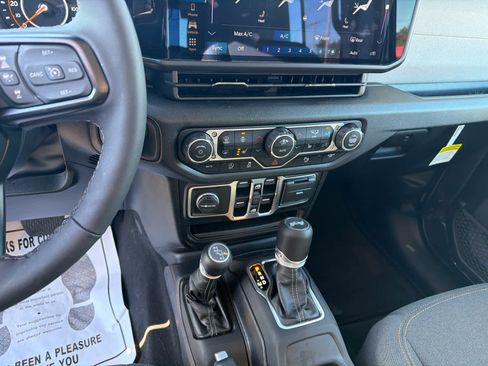 Used 2025 Jeep Wrangler Sport S image 12