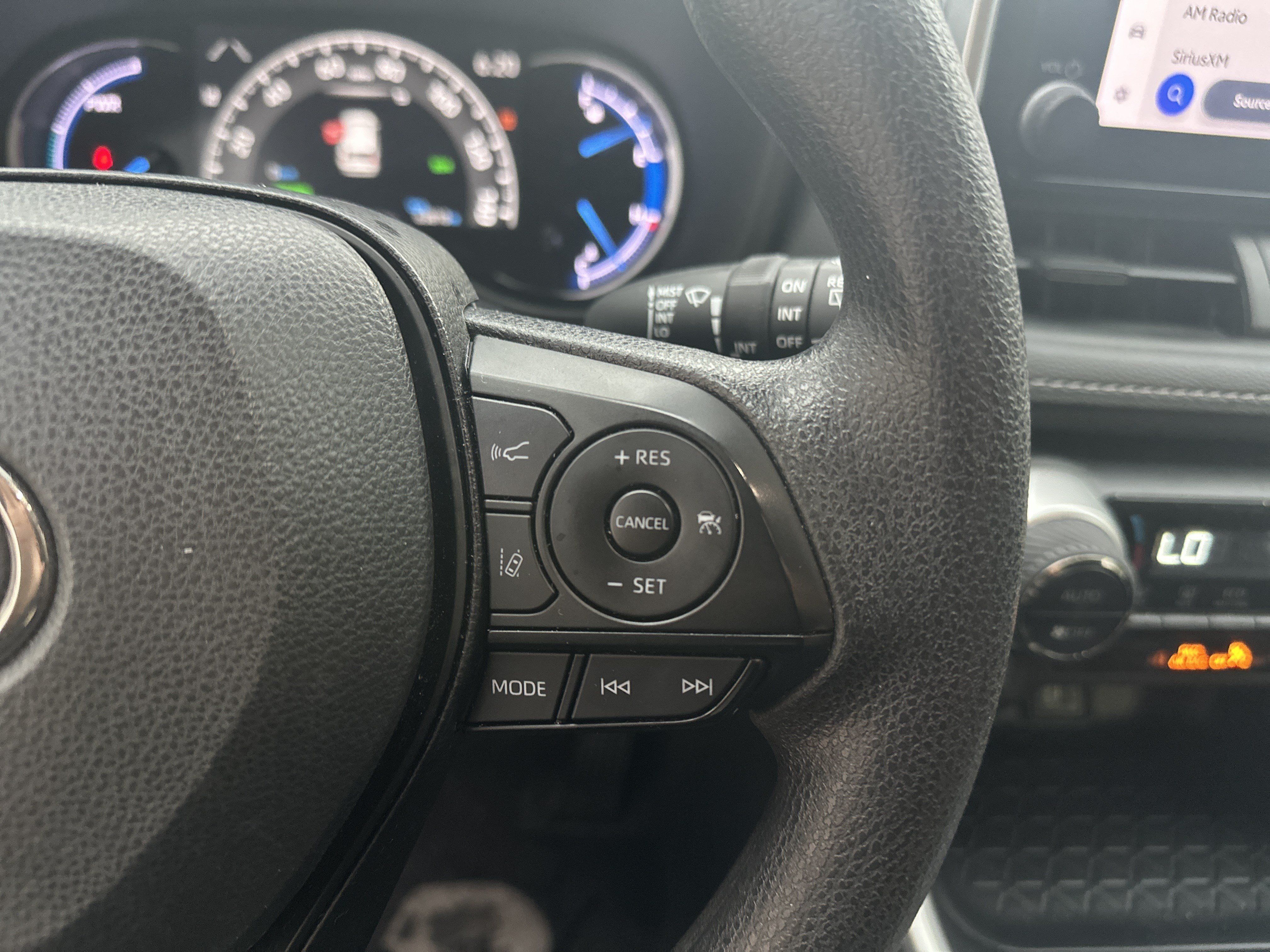 Used 2025 Toyota RAV4 XLE AWD/4WD image 19