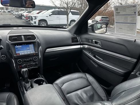Certified 2018 Ford Explorer XLT w/ Equipment Group 202A image 17