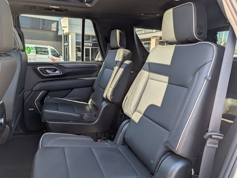 Used 2023 GMC Yukon SLT w/ SLT Premium Package AWD/4WD image 30