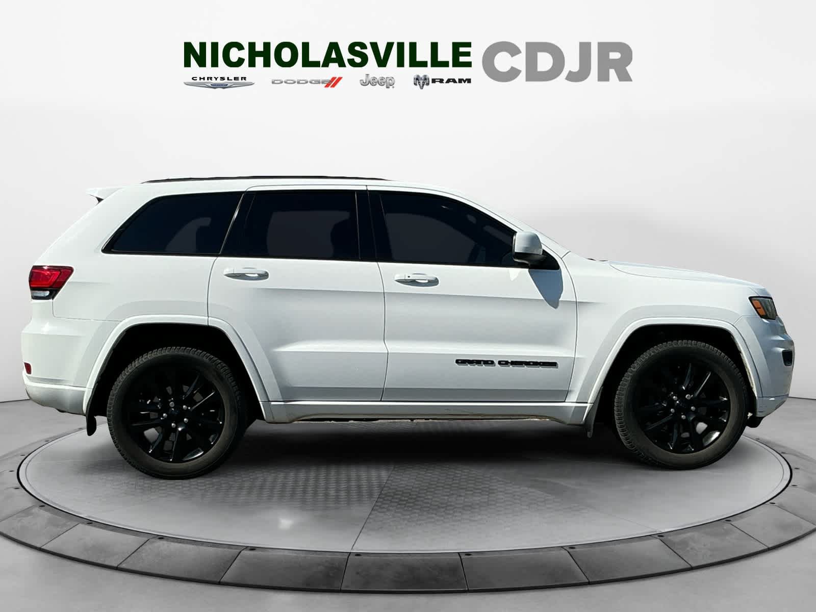 Used 2018 Jeep Grand Cherokee Altitude AWD/4WD image 6