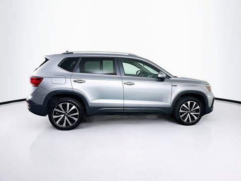 Used 2024 Volkswagen Taos SE FWD image 10