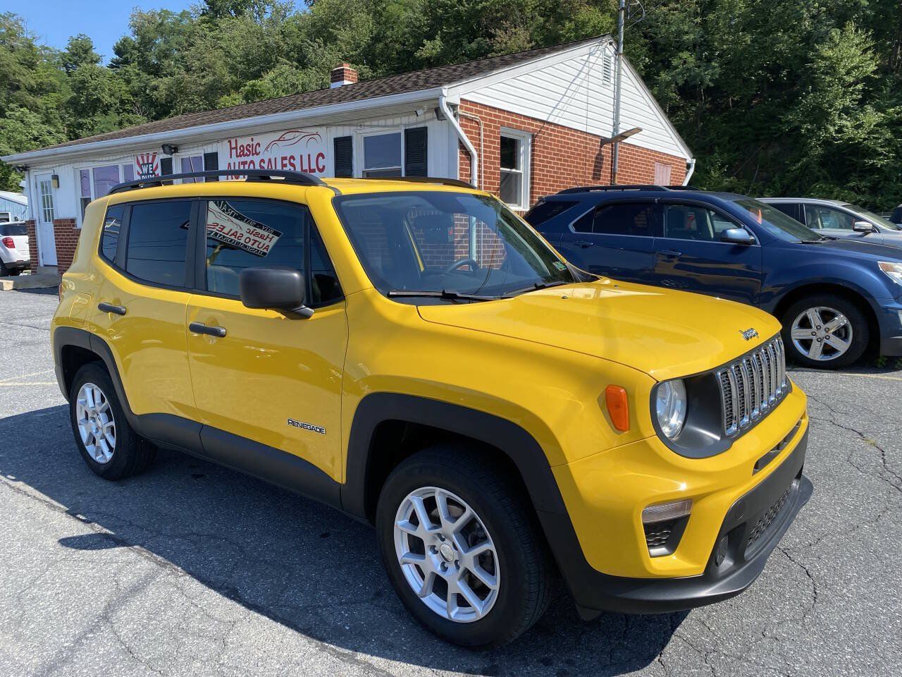 Used 2019 Jeep Renegade Sport w/ Sport Appearance Group AWD/4WD image 3
