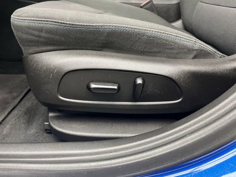 Used 2017 Chevrolet Cruze LT w/ Convenience Package image 9