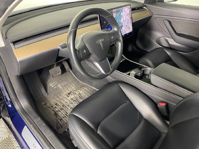 Used 2019 Tesla Model 3 Mid Range RWD image 3