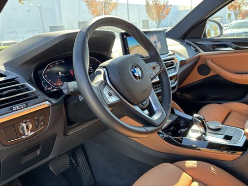 Certified 2025 BMW X4 xDrive30i image 17