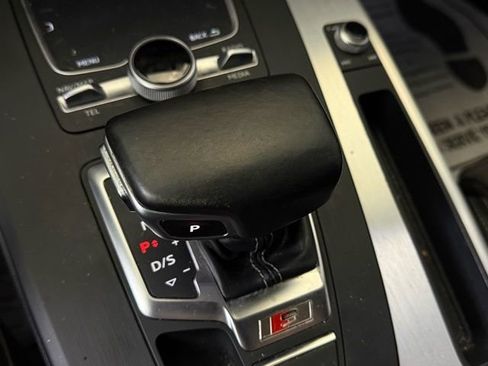 Used 2018 Audi SQ5 Premium Plus w/ Navigation Package image 36