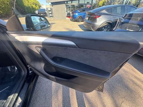 Used 2024 Tesla Model Y Long Range AWD/4WD image 22