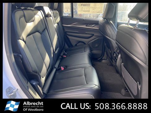 New 2025 Jeep Grand Cherokee Limited w/ Luxury Tech Group II AWD/4WD image 14