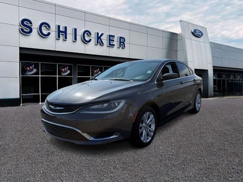 Used 2016 Chrysler 200 Limited FWD image 4