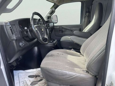 Used 2017 Chevrolet Express 2500 Extended RWD image 14