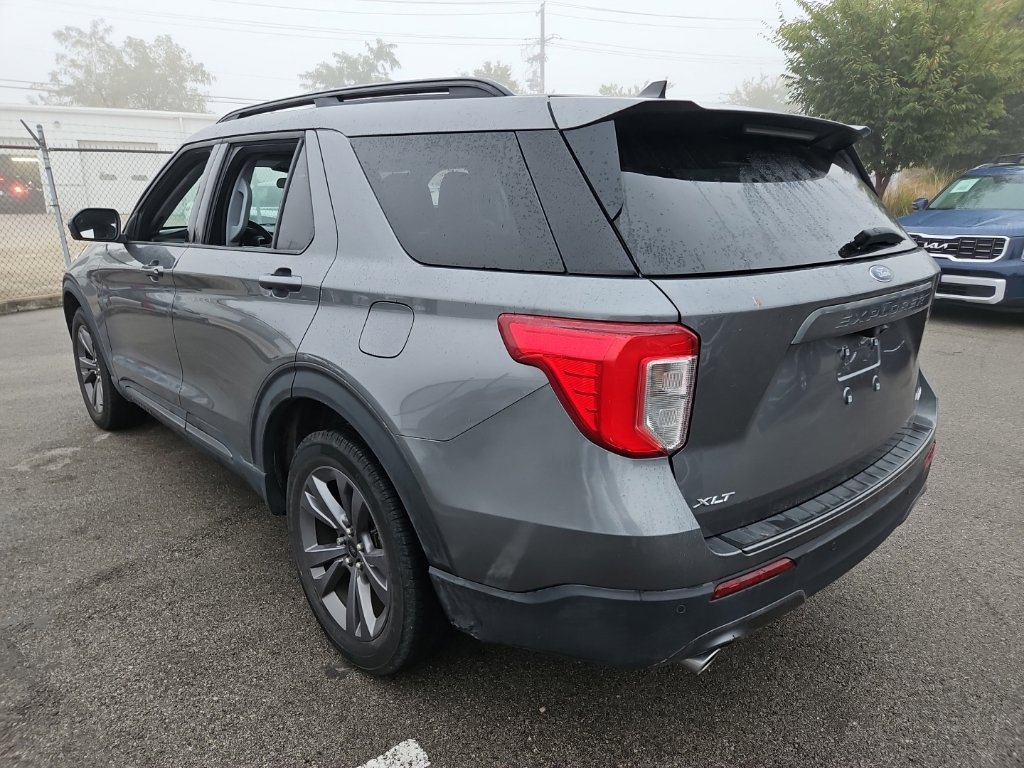 Used 2024 Ford Explorer XLT w/ Equipment Group 202A AWD/4WD image 4