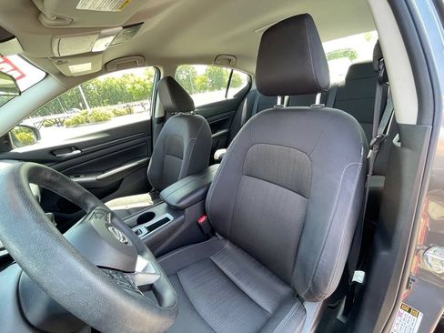 Used 2025 Nissan Altima 2.5 SV FWD image 21