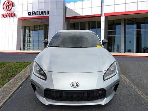 Used 2025 Toyota GR86 RWD image 3