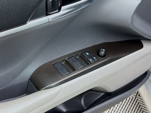 Used 2022 Toyota Camry LE image 17