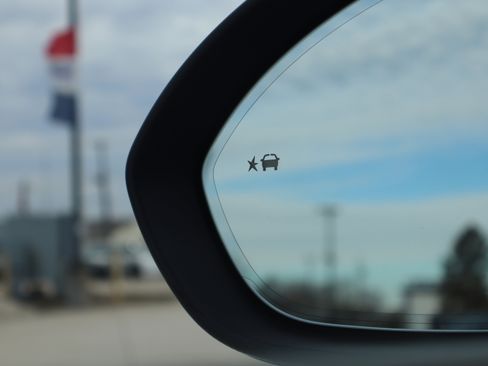 Used 2023 Buick Envision Preferred image 22