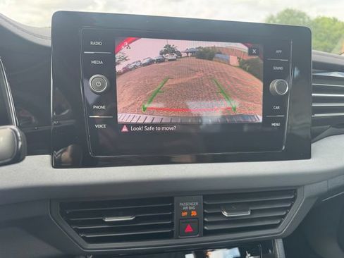New 2026 Volkswagen Jetta SE FWD image 9