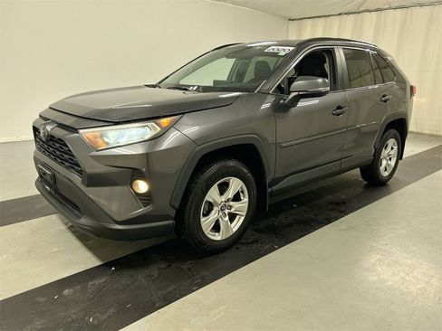 Used 2020 Toyota RAV4 XLE image 5