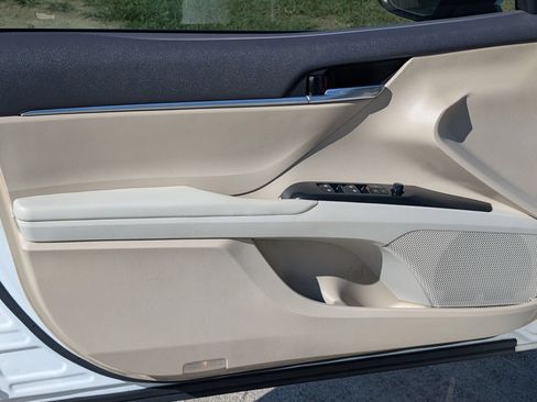 Used 2018 Toyota Camry LE FWD image 15