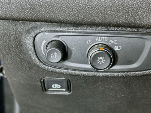 Used 2020 GMC Terrain SLE w/ Driver Convenience Package FWD image 17