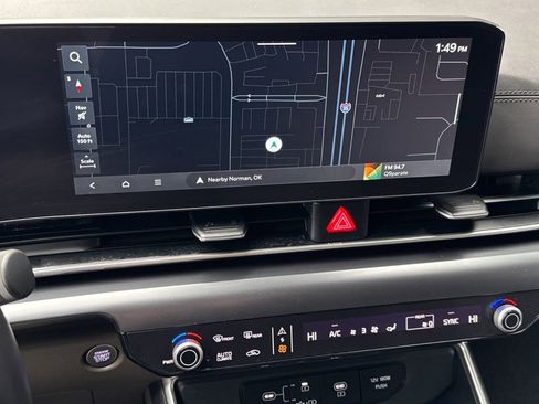 Used 2025 Kia Carnival image 8