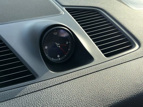 Certified 2023 Porsche Cayenne Platinum Edition image 22